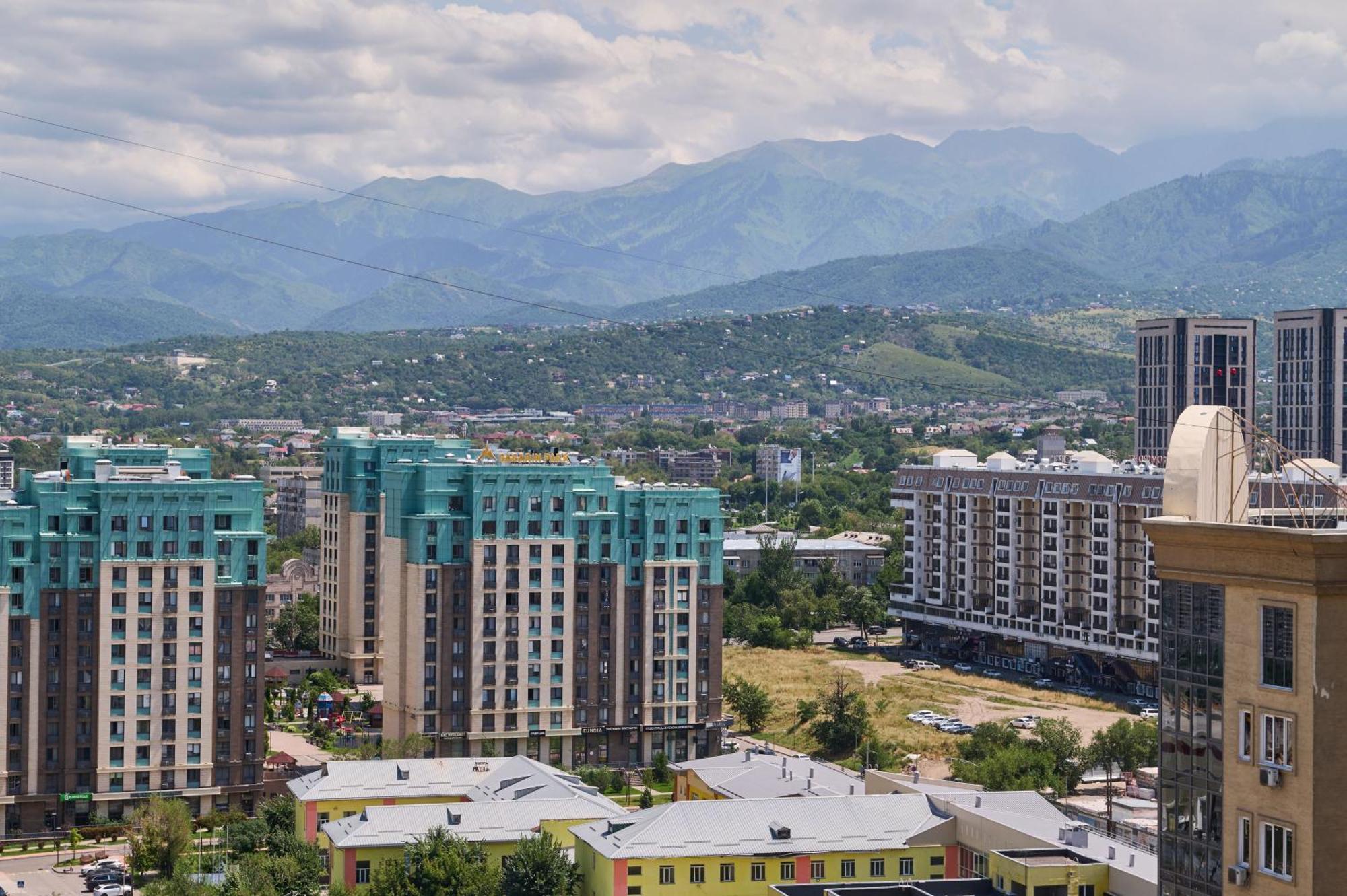 Five Business-Class Rooms In R-House Near Mega Center Almaty Extérieur photo