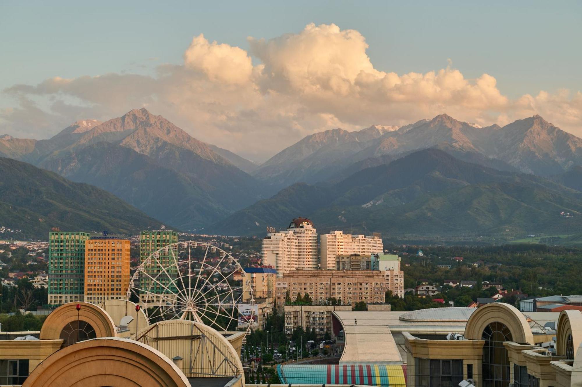 Five Business-Class Rooms In R-House Near Mega Center Almaty Extérieur photo